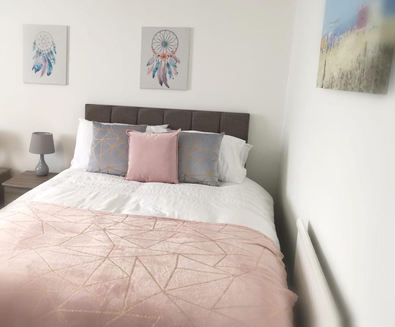 Parking, Smart Tv'S In All Rooms, Central Location スウォンジー エクステリア 写真