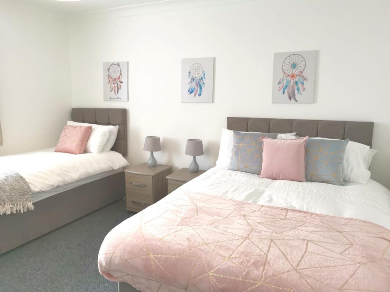 Parking, Smart Tv'S In All Rooms, Central Location スウォンジー エクステリア 写真