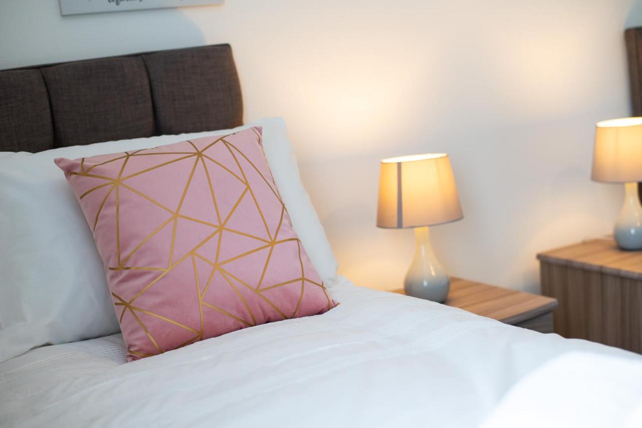 Parking, Smart Tv'S In All Rooms, Central Location スウォンジー エクステリア 写真